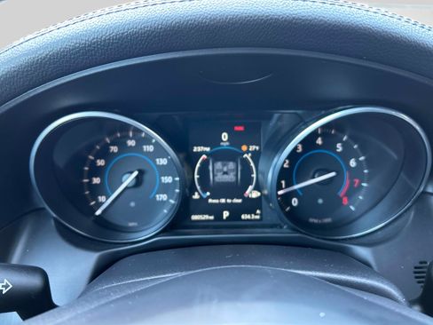 Used 2017 Jaguar XF Premium image 29