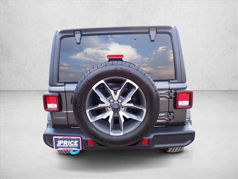 Used 2024 Jeep Wrangler Unlimited w/ Convenience Group AWD/4WD image 3