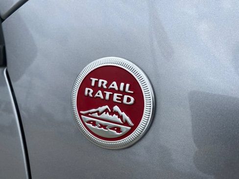 Used 2019 Jeep Cherokee Trailhawk w/ Cold Weather Group AWD/4WD image 39