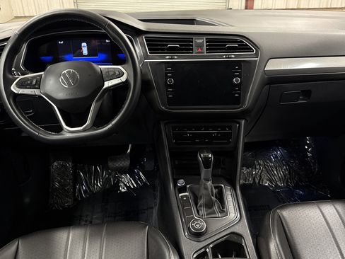 Used 2024 Volkswagen Tiguan SE image 17