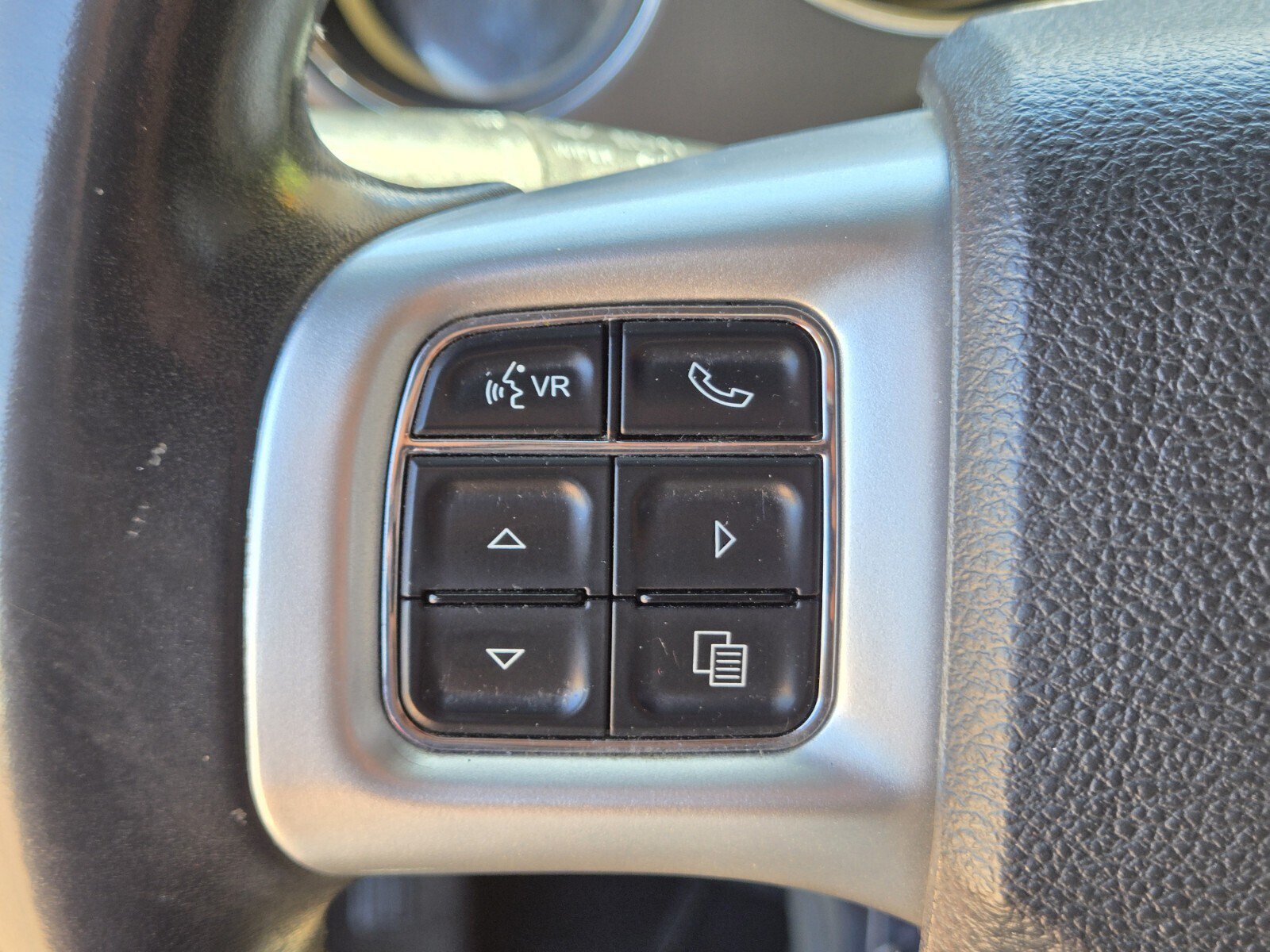 Used 2014 Dodge Challenger SXT RWD image 13