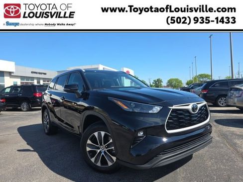 Used 2024 Toyota Highlander XLE image 1