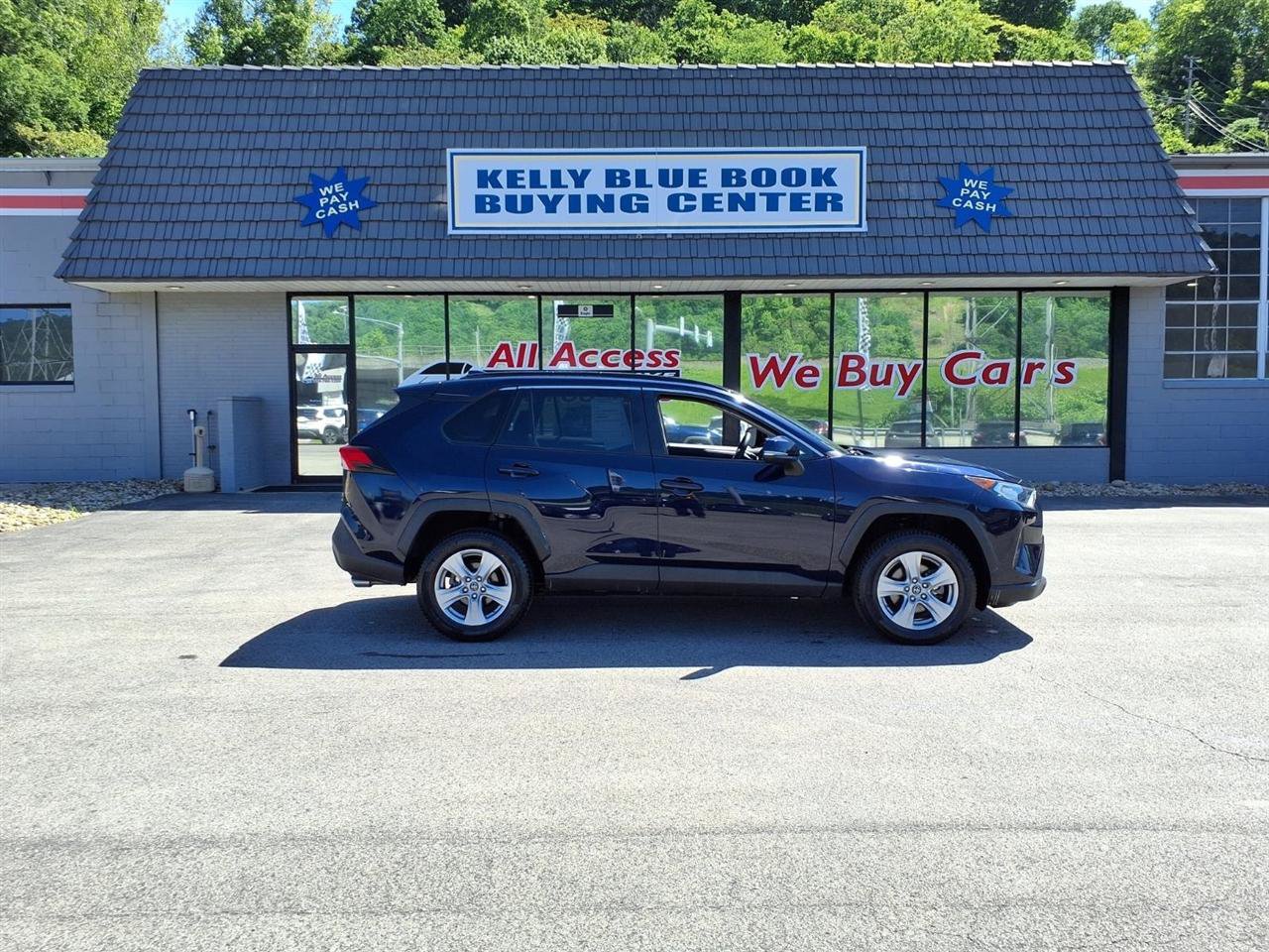 Used 2019 Toyota RAV4 XLE w/ Carpet Mat Package AWD/4WD image 1