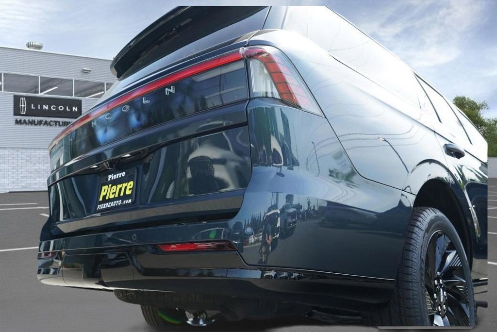 New 2026 Lincoln Navigator Reserve w/ Jet Appearance Package AWD/4WD image 31