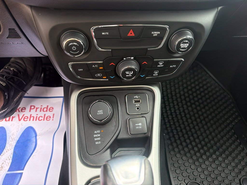 Used 2021 Jeep Compass Latitude w/ Convenience Group AWD/4WD image 35