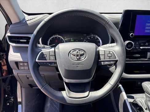 Certified 2026 Toyota Highlander XLE AWD/4WD image 17