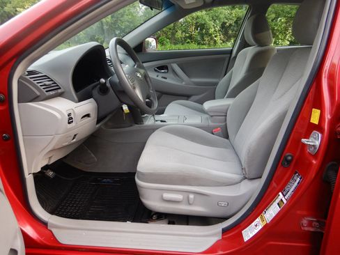 Used 2011 Toyota Camry LE w/ LE Extra-Value Pkg FWD image 12