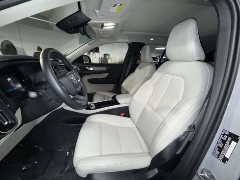 Used 2024 Volvo XC40 B5 Plus AWD/4WD image 2