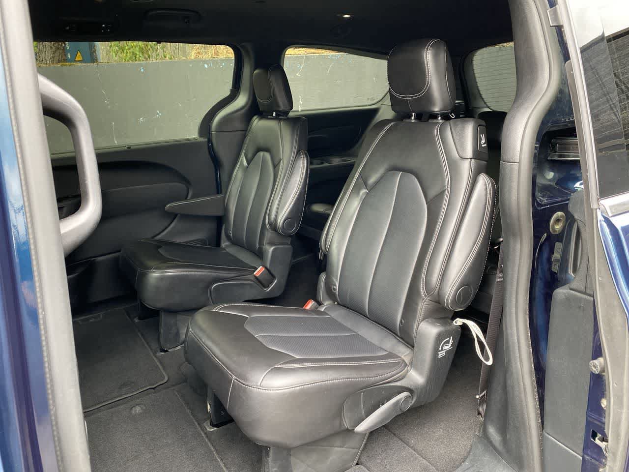 Used 2025 Chrysler Pacifica Select FWD image 15