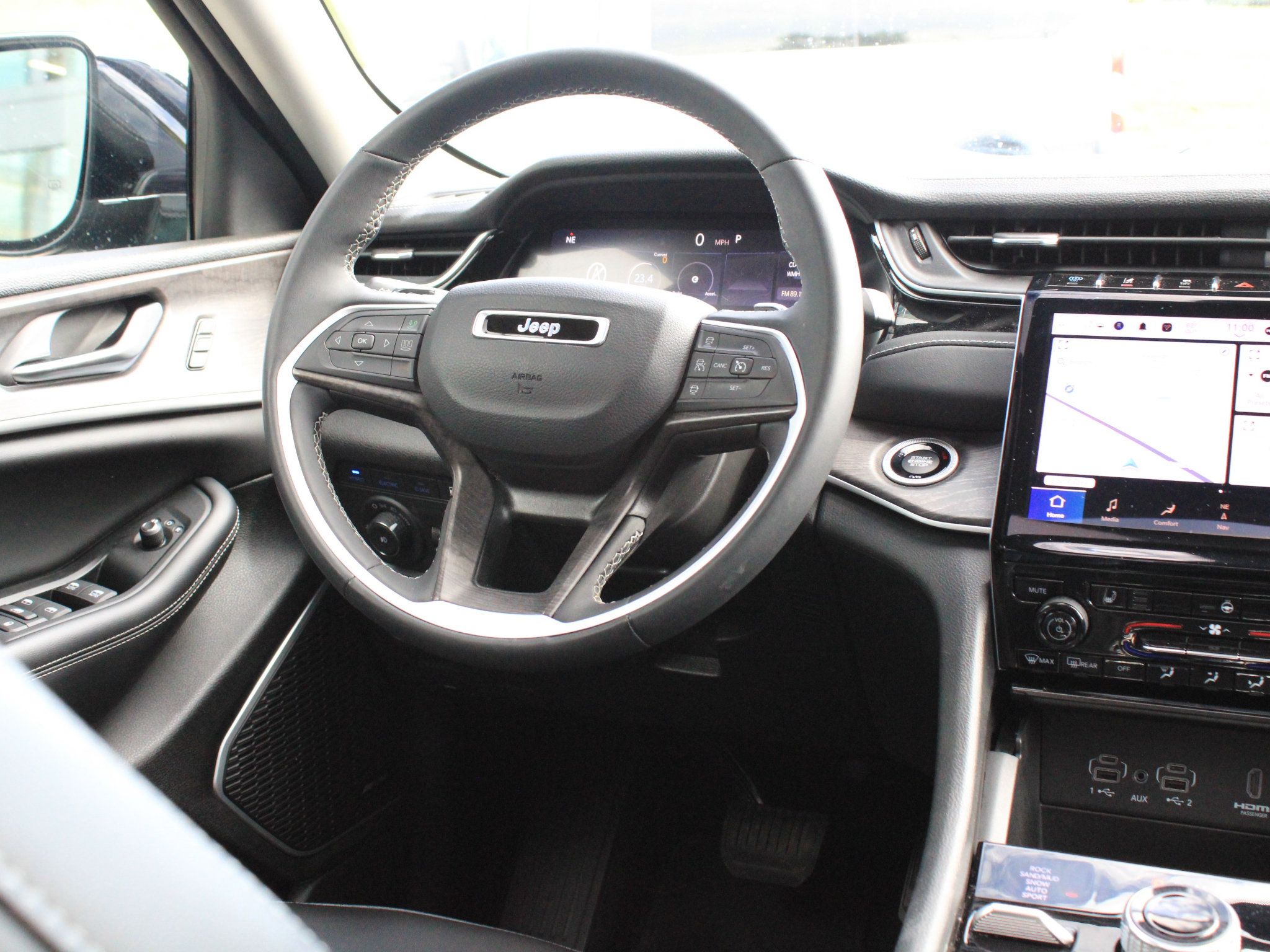 Used 2023 Jeep Grand Cherokee 4WD 4xe image 14