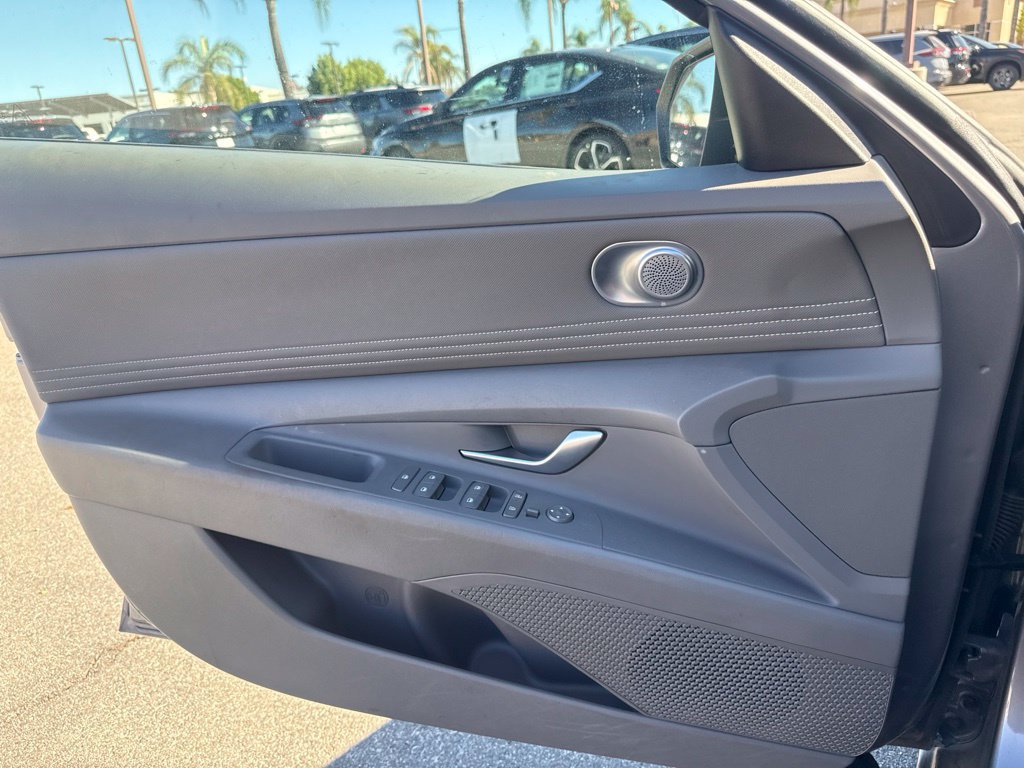Used 2025 Hyundai Elantra SEL FWD image 20