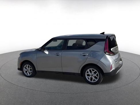 Used 2025 Kia Soul LX w/ LX Technology Package image 10