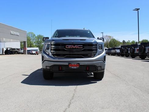 Used 2024 GMC Sierra 1500 AT4 w/ Technology Package image 8
