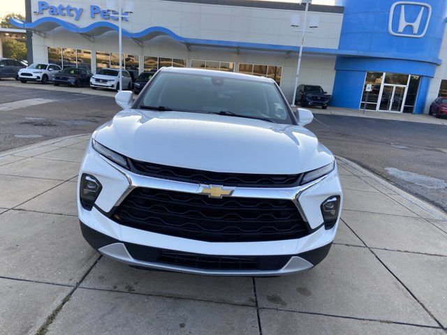 Used 2025 Chevrolet Blazer LT FWD image 3