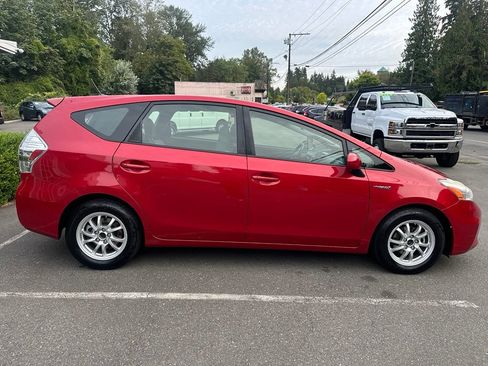 Used 2012 Toyota Prius V Three FWD image 4