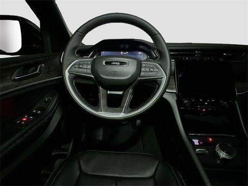 New 2025 Jeep Grand Cherokee L Limited image 27