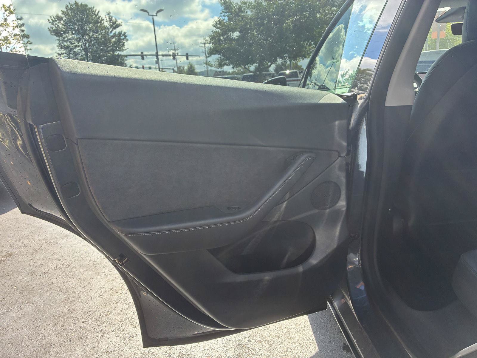 Used 2021 Tesla Model Y Long Range AWD/4WD image 10