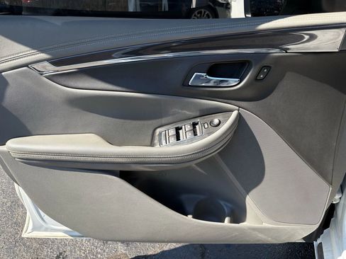 Used 2019 Chevrolet Impala LT image 10