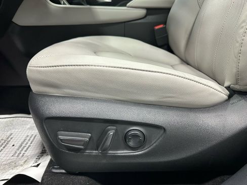 Used 2025 Toyota Grand Highlander AWD image 12