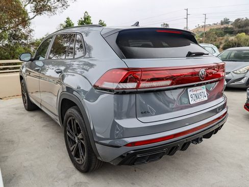 Used 2025 Volkswagen Atlas Cross Sport SEL R-Line AWD/4WD image 10