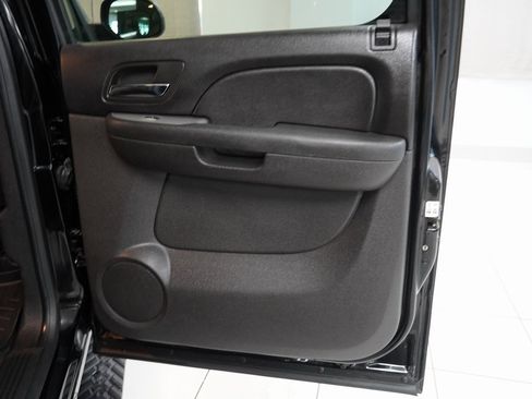 Used 2013 Chevrolet Avalanche LT w/ Suspension Package, Off-Road image 28