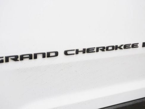 Certified 2023 Jeep Grand Cherokee Limited w/ Black Appearance Package image 11