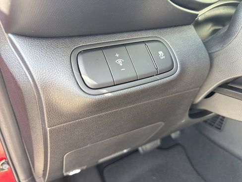 Certified 2023 Hyundai Venue Limited FWD image 17