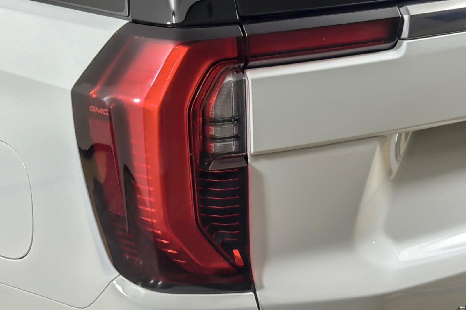 Used 2025 GMC Yukon AT4 w/ AT4 Premium Package AWD/4WD image 24