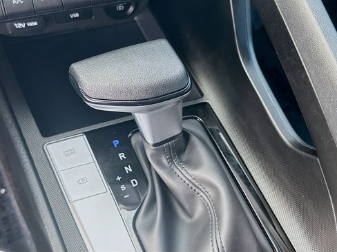 Used 2023 Hyundai Elantra SE image 13