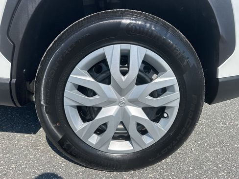 Used 2022 Toyota Corolla Cross L image 25