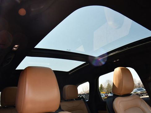 Used 2021 Lincoln Corsair Reserve w/ Equipment Group 201A image 16