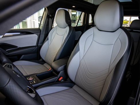 New 2026 Volkswagen Tiguan SE R-Line FWD image 27