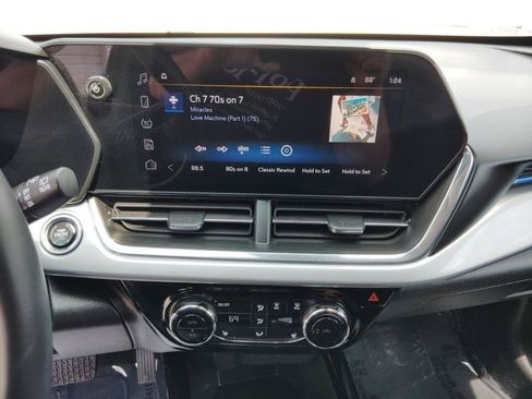 Used 2025 Chevrolet Trax LT w/ Driver Confidence Package FWD image 19