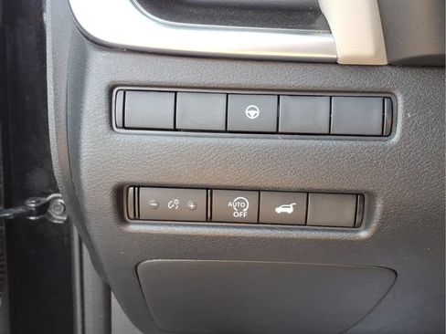 Used 2024 Nissan Rogue SV FWD image 15
