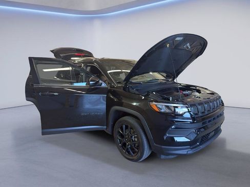Used 2022 Jeep Compass Latitude AWD/4WD image 9