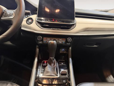 Used 2025 Jeep Compass Limited image 12