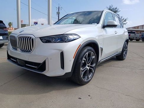 New 2026 BMW X5 xDrive50e AWD/4WD image 3