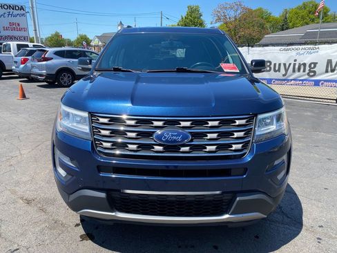 Used 2017 Ford Explorer XLT w/ Equipment Group 202A AWD/4WD image 8
