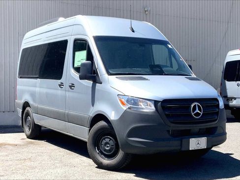Used 2025 Mercedes-Benz Sprinter 2500 image 4