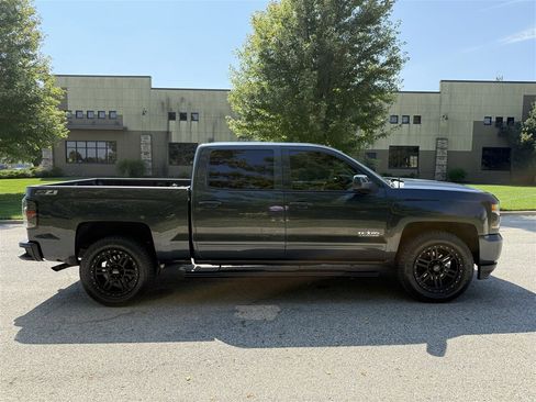 Used 2018 Chevrolet Silverado 1500 LT w/ Texas Edition image 5