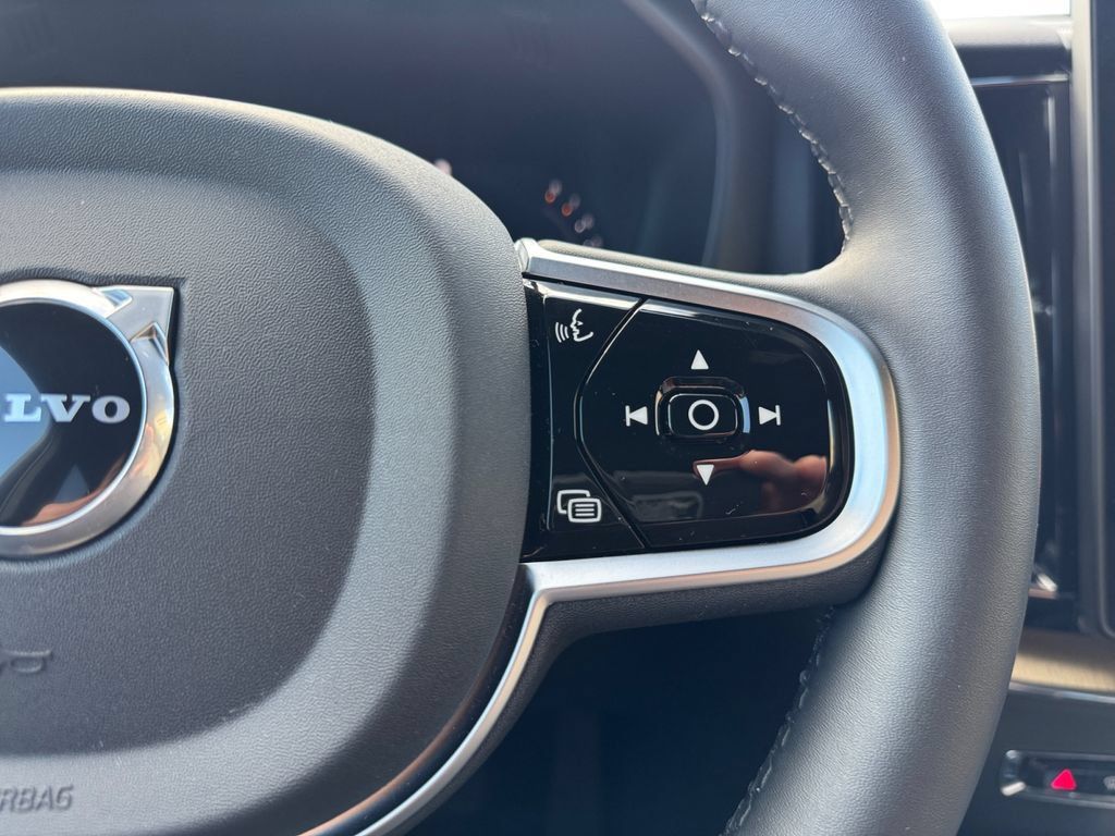 Certified 2026 Volvo XC60 B5 Plus AWD/4WD image 18
