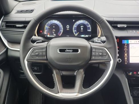 New 2026 Jeep Grand Cherokee Limited image 18