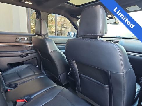 Used 2019 Ford Explorer Limited w/ Ford Safe & Smart Package FWD image 16