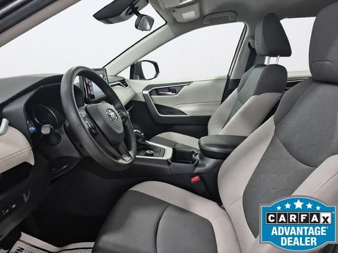Used 2022 Toyota RAV4 XLE AWD/4WD image 22
