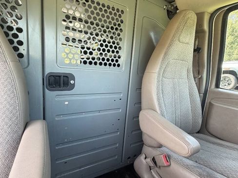 Used 2017 Chevrolet Express 2500 RWD image 35