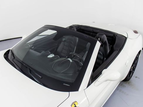 Certified 2017 Ferrari California T image 32