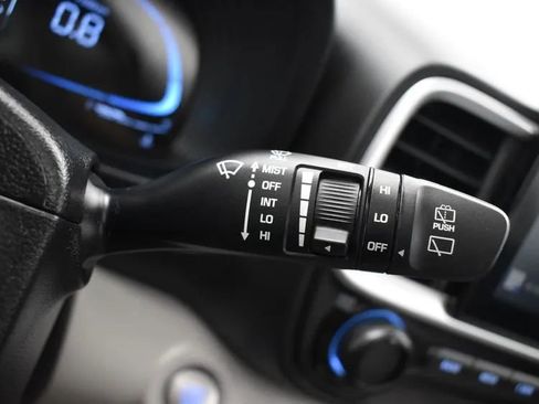 Used 2025 Hyundai Venue SEL image 27