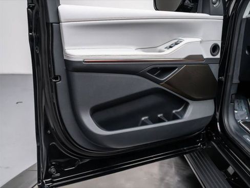 New 2026 Lincoln Navigator L Black Label AWD/4WD image 25