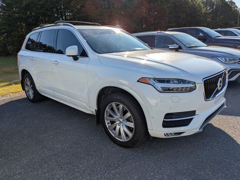 Used 2018 Volvo XC90 T5 Momentum w/ Convenience Package FWD image 1