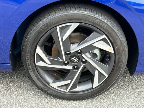 Certified 2025 Hyundai Elantra Sport image 12